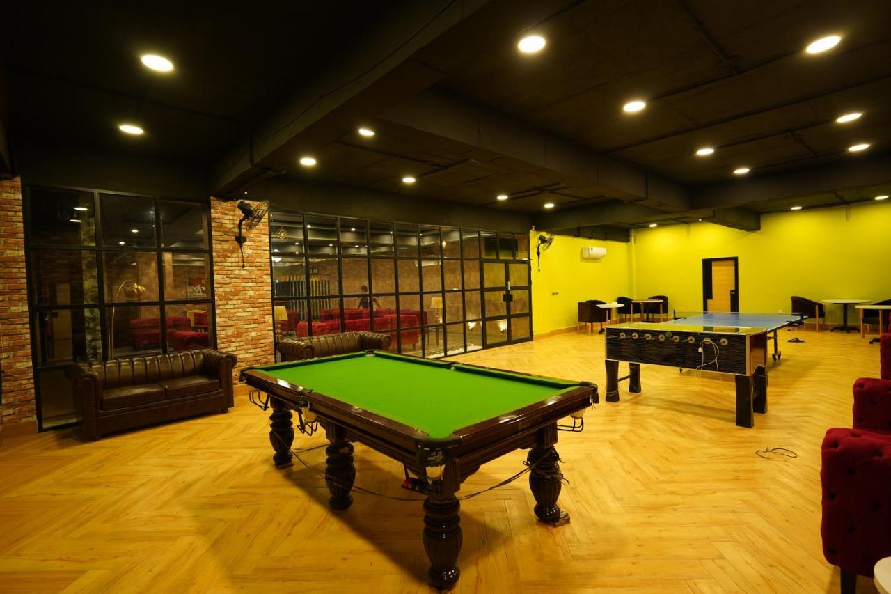 Oxygym Club Hotel & Suites Faisalabad Exterior photo