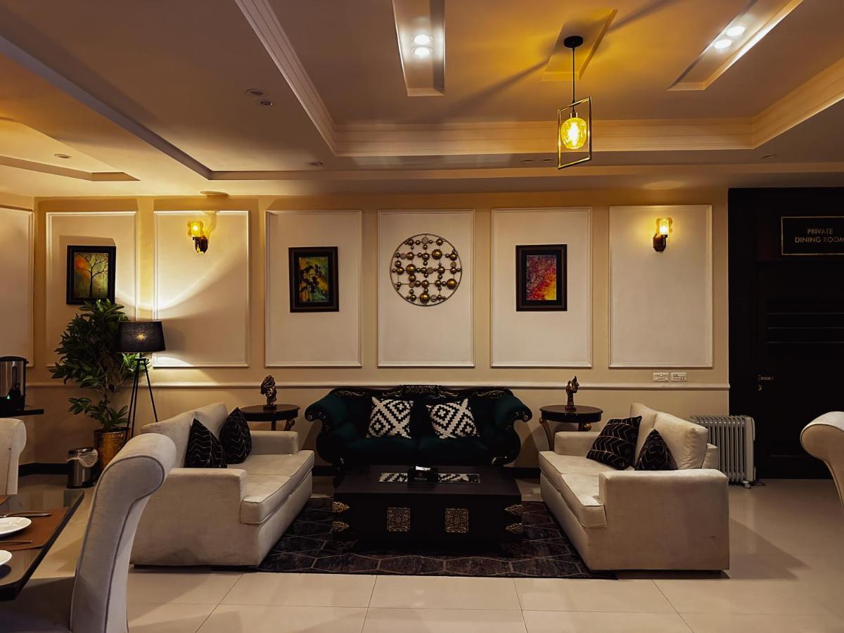 Oxygym Club Hotel & Suites Faisalabad Exterior photo