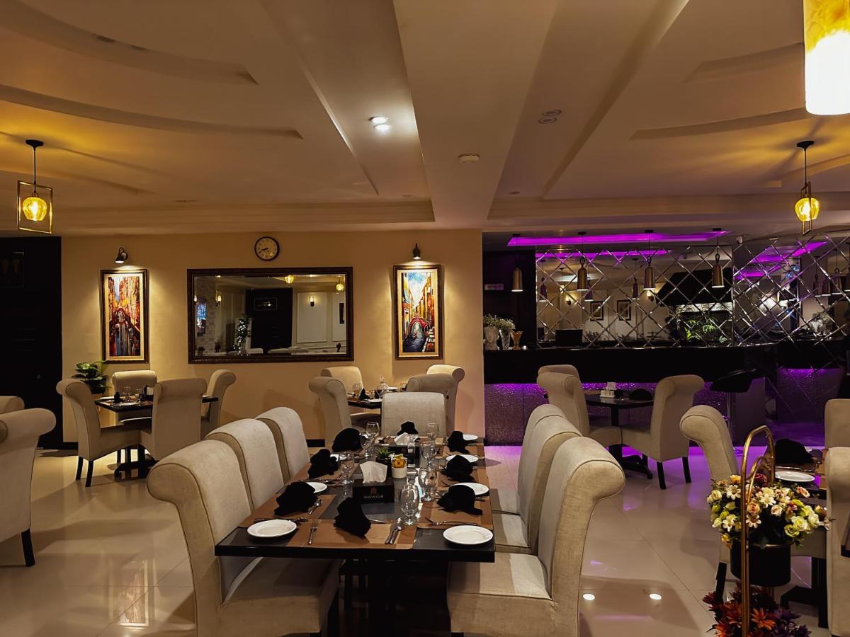 Oxygym Club Hotel & Suites Faisalabad Exterior photo